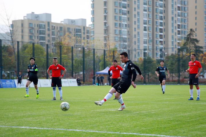 别开生面绿茵竞技