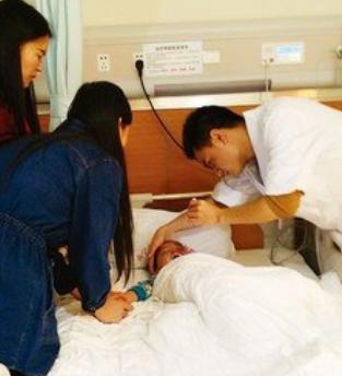 宝宝耳朵长了两个肉球想手术,小孩耳朵长肉疙瘩多大可以手术