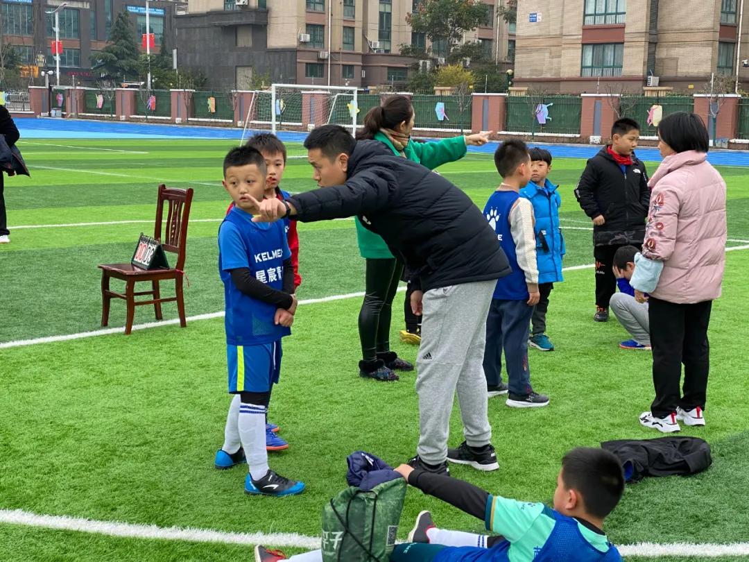 魅力足球绿荫筑梦,魅力足球伴我成长