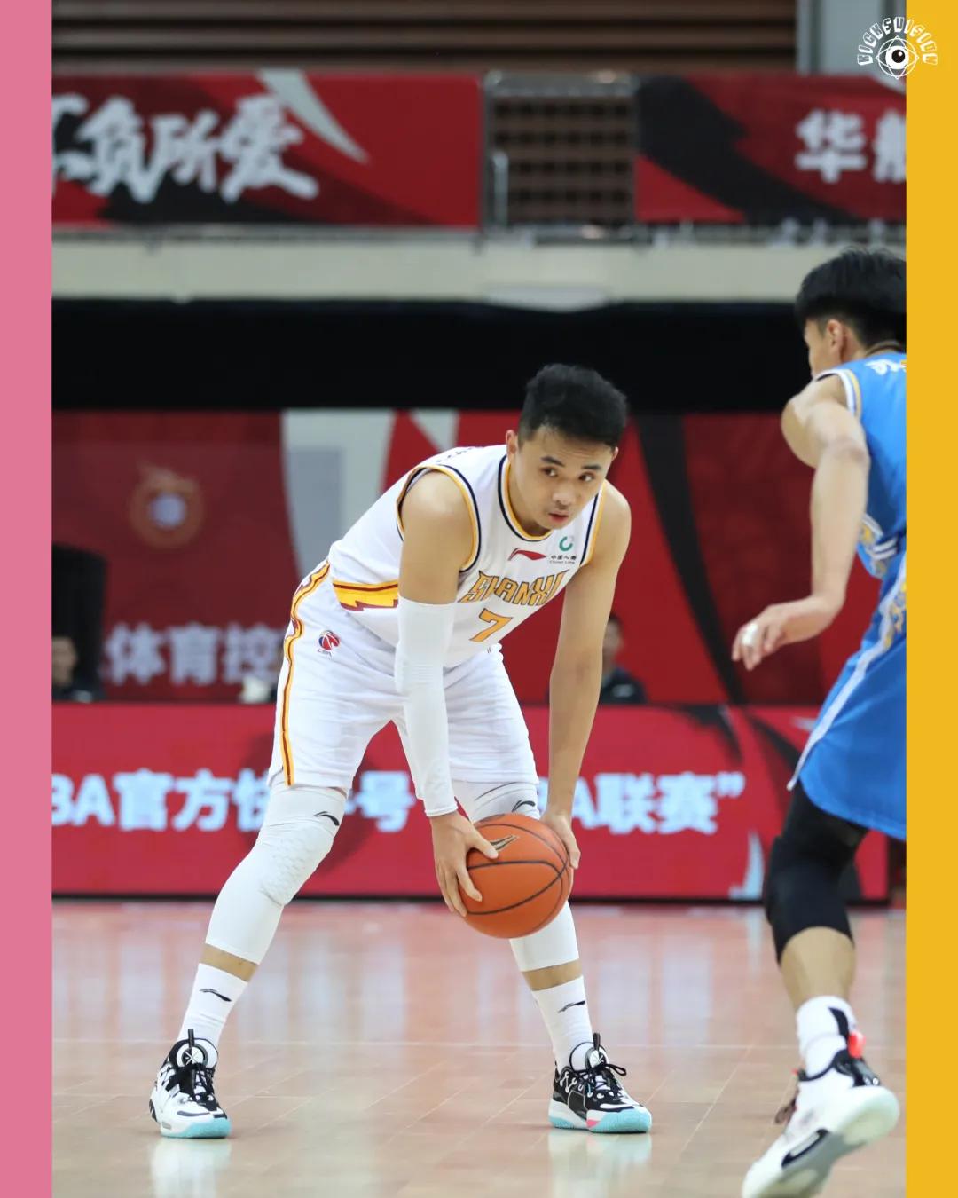 cba外援詹姆斯穿的什么鞋,篮球训练詹姆斯穿什么球鞋