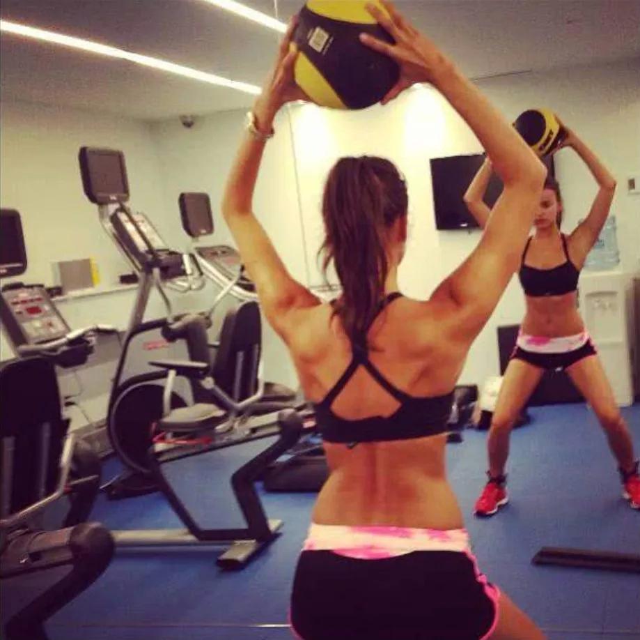 超模出轨,37岁名模宣布离婚事件