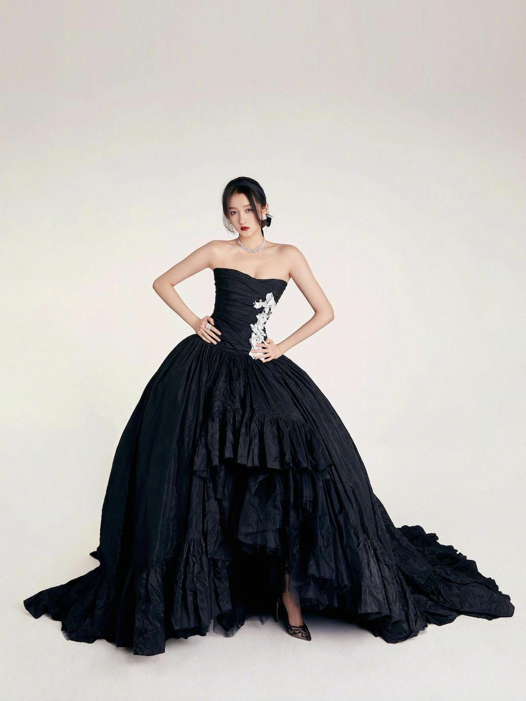 最新明星红毯珠宝,女明星红毯封神造型礼服