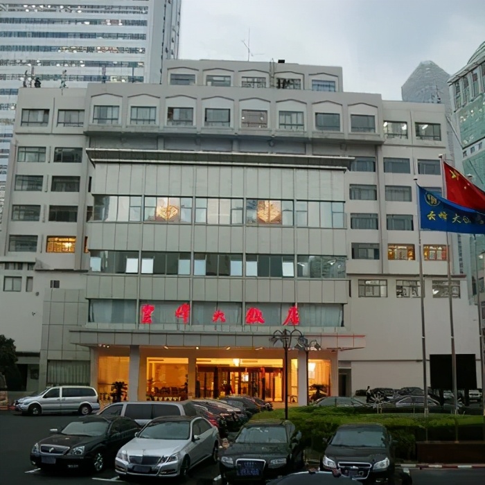 快来！今年在东方明珠塔、国际会议中心、市中心大饭店过年啦
