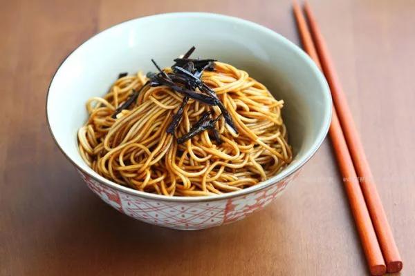 手术后肠子粘连是因为不运动嘛,肠粘连手术后肚子老是阵阵疼