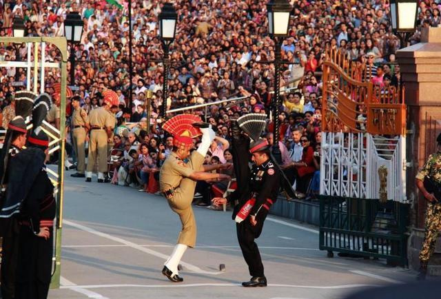 全球最奇葩的升旗仪式,全世界降旗仪式