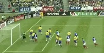 06年世界杯齐达内个人秀,齐达内身体天赋