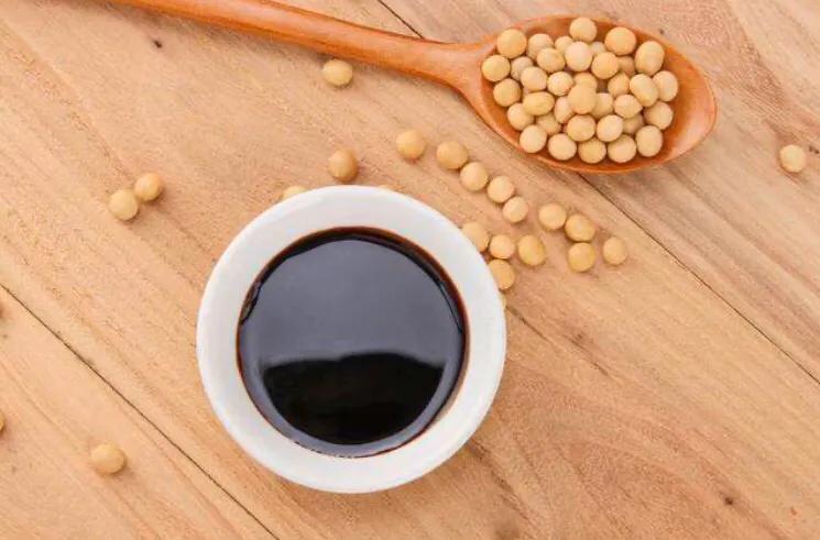 缝纫机油沾衣服上怎么能洗净,炒菜沾在衣服上面的油怎么洗