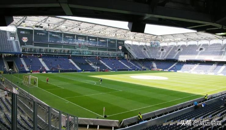 德国足球员来威远县,德国足球大咖进威远校园