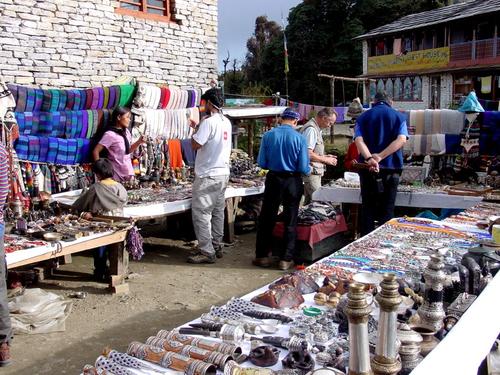 在尼泊尔100人民币能干什么 (尼泊尔的养老待遇)