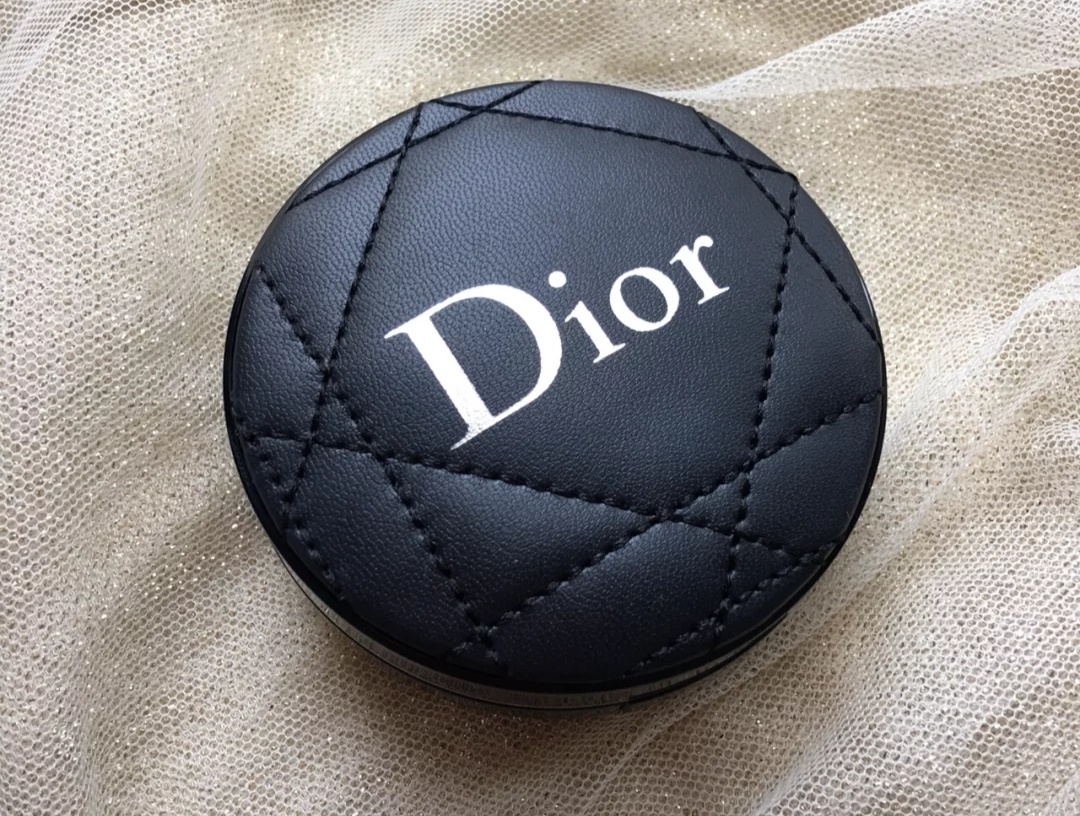 ysl气垫好用还是兰蔻气垫好用,ysl羽毛气垫和兰蔻菁纯气垫