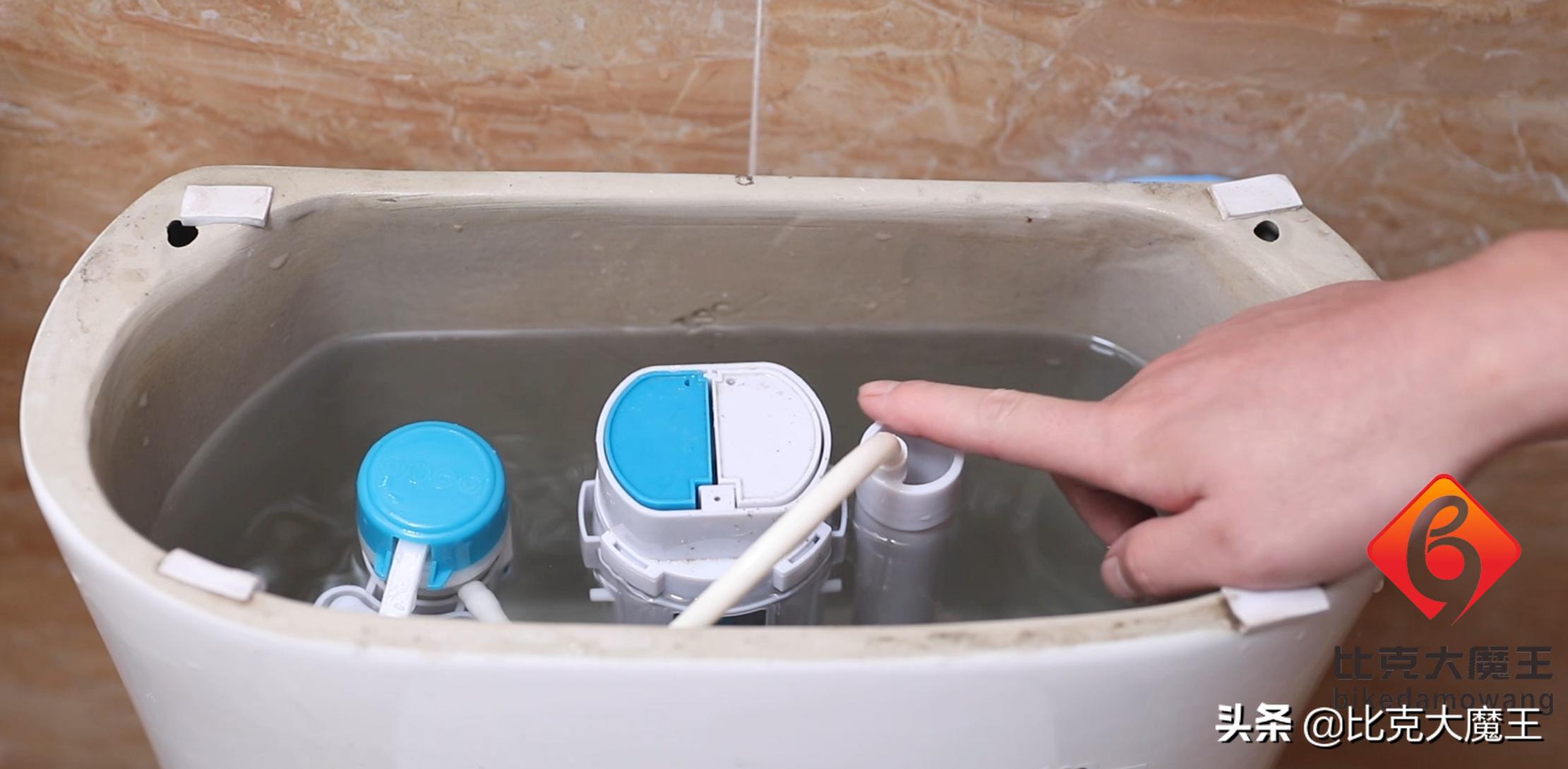 马桶冲水无力水箱出水小,马桶冲水无力下水慢需要拆马桶吗