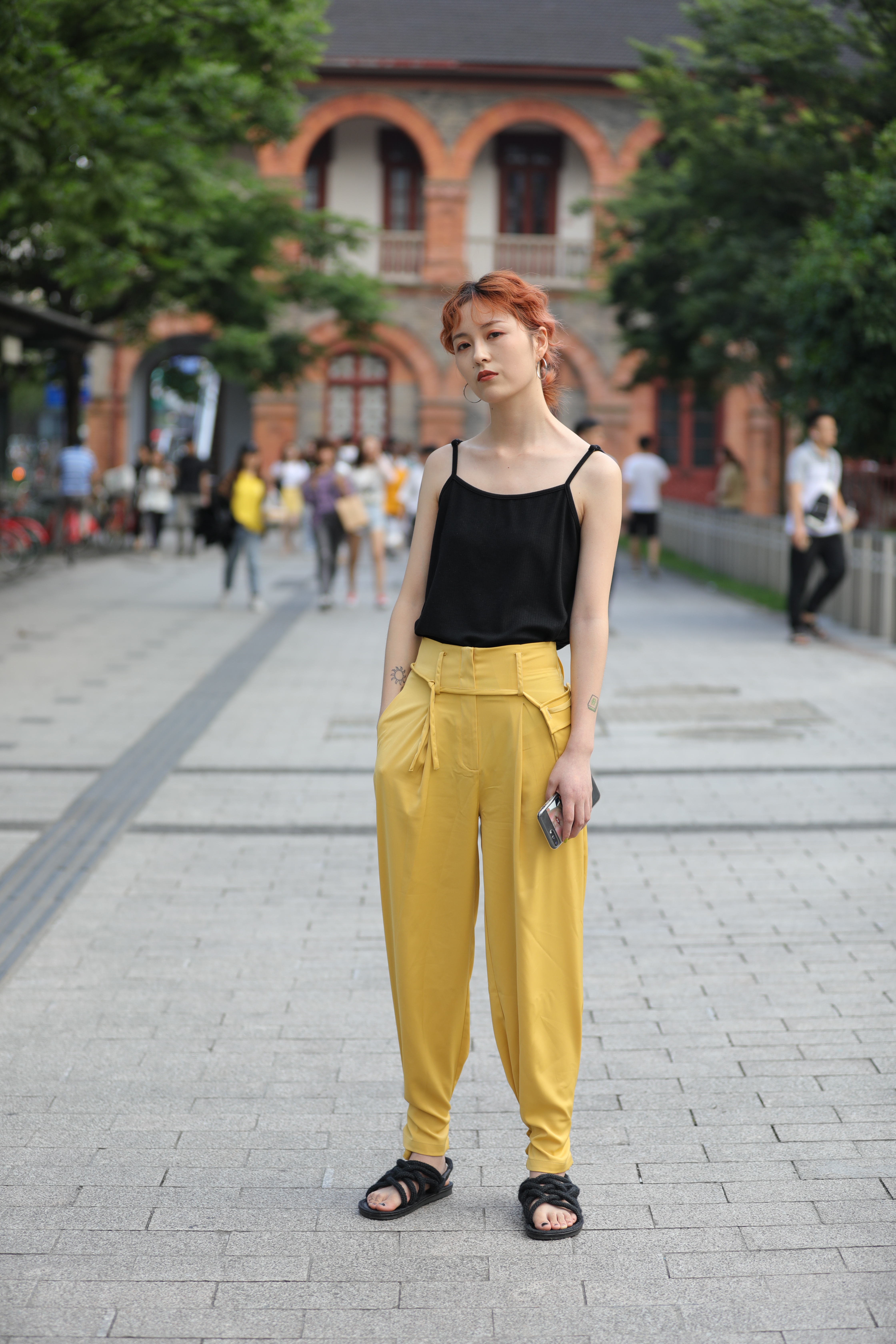 大叔街拍唯美,街拍大叔长裙微胖