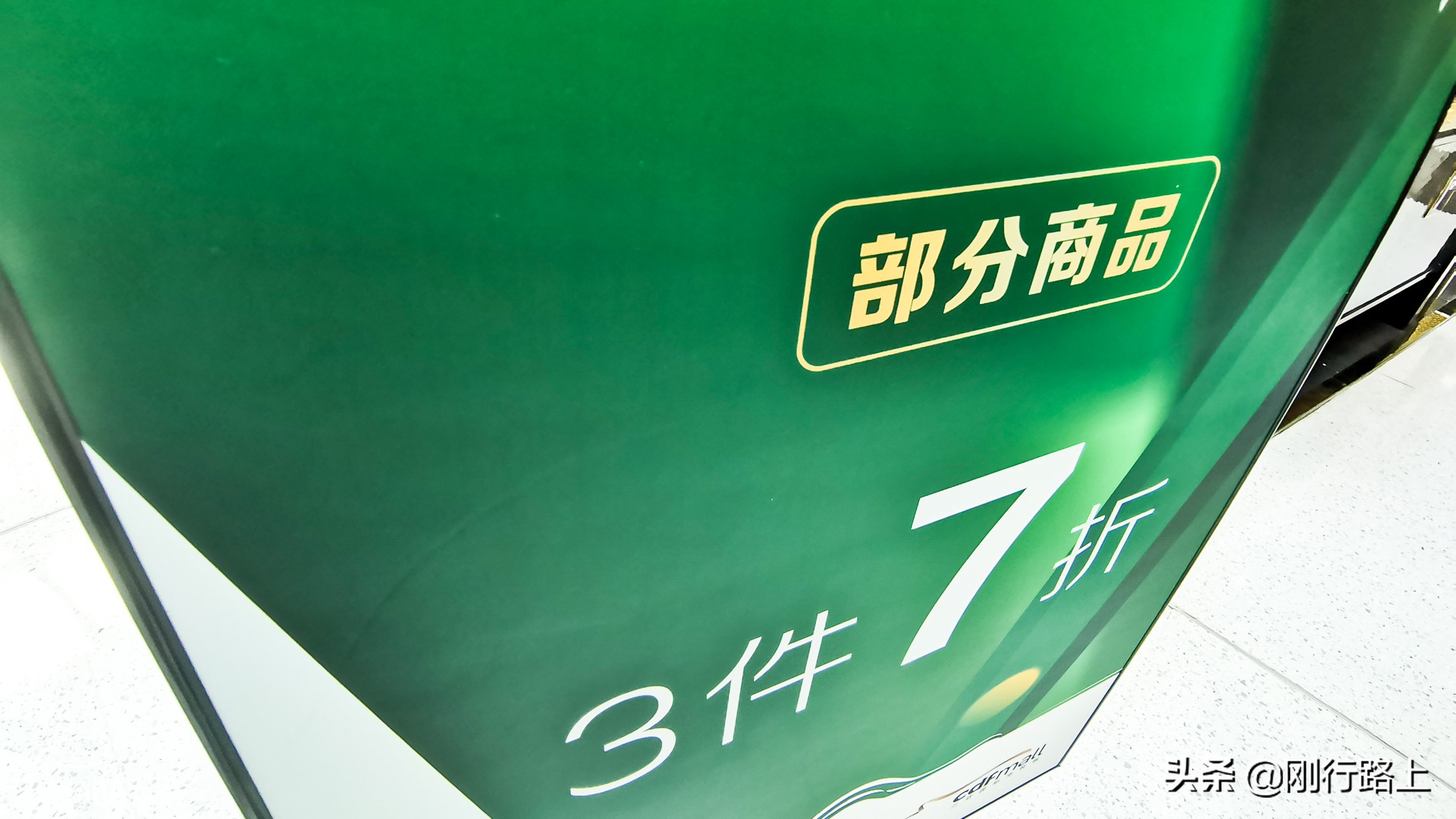 三亚离岛免税热潮,三亚离岛免税消费迎热潮