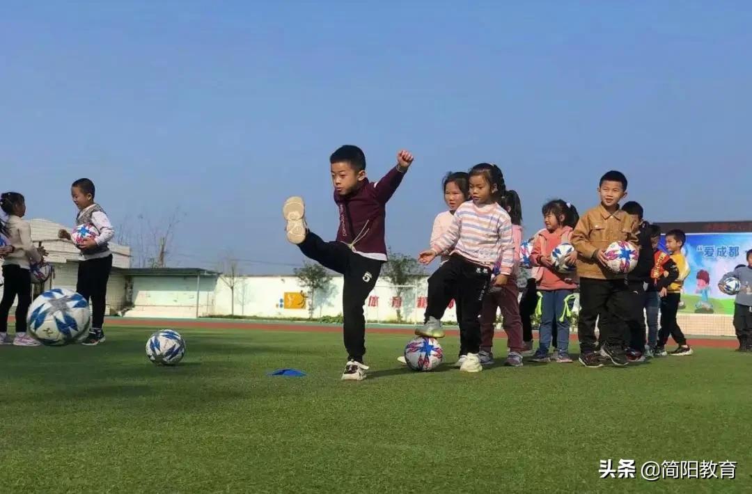 简阳有足球专业的学校,简阳市通材实验学校足球