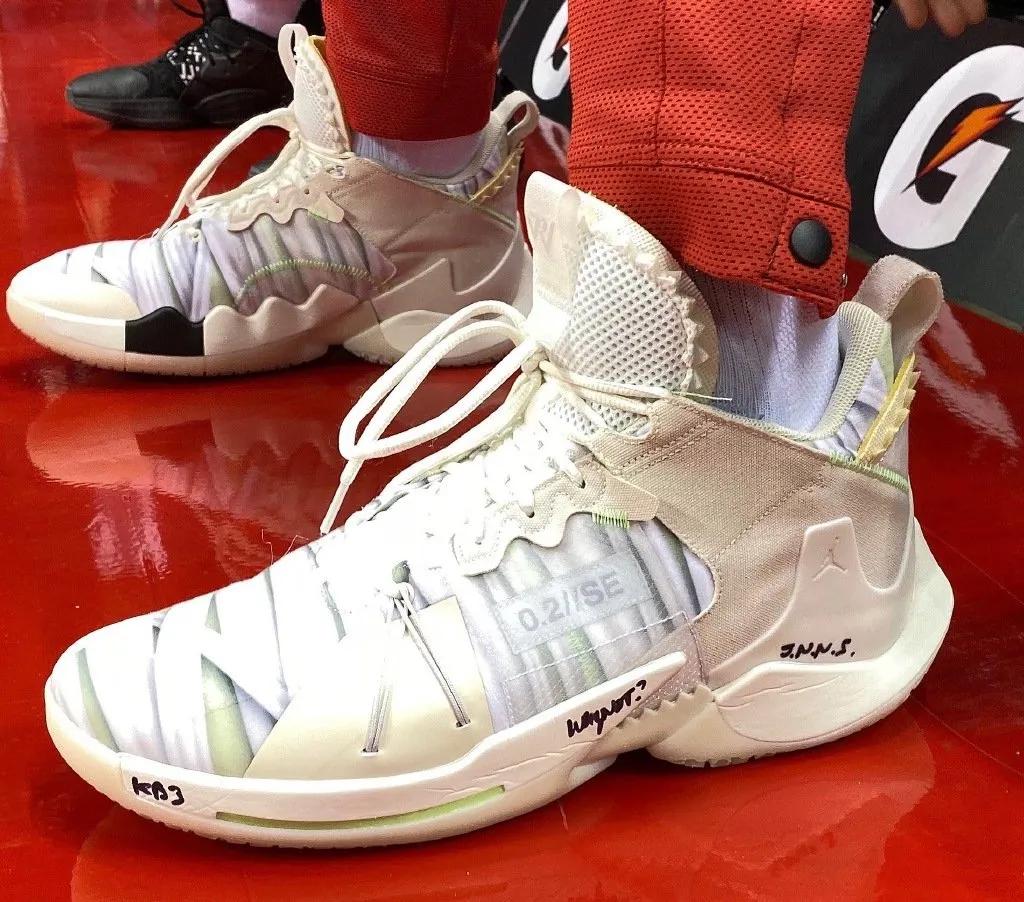 NBA球员上脚：万圣节战靴，詹姆斯欧文唐斯都有