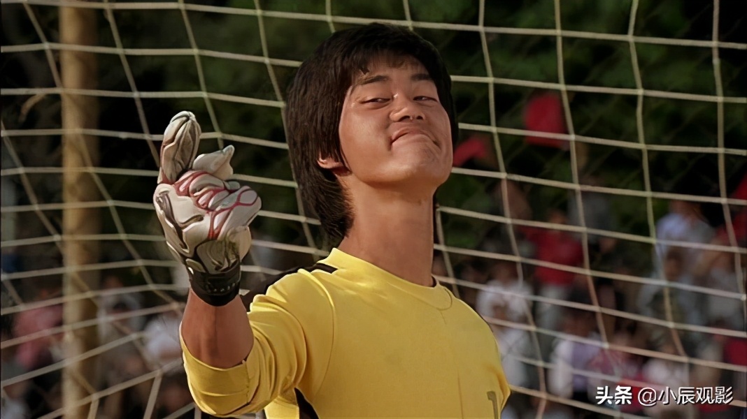 周星驰少林足球招牌动作,少林足球队周星驰演的完整版