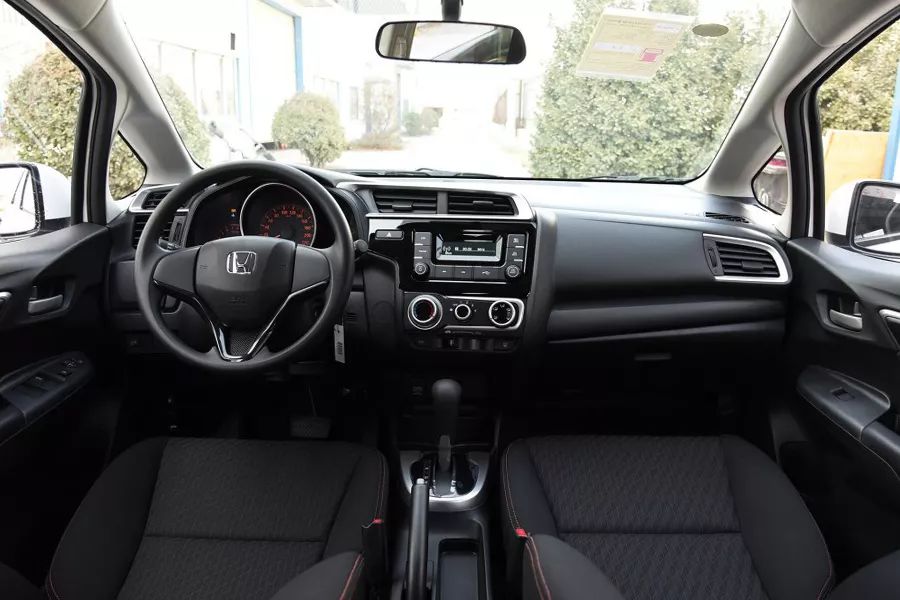 小型车大众poloplus和飞度对比,大众polo和本田飞度两者怎么选