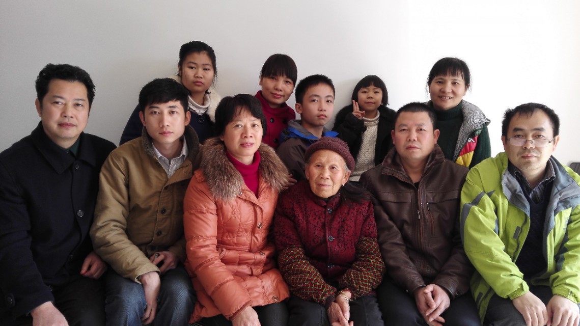 母亲多年没来城里跟我们了，有克服老年人坐车呕吐问题的办法吗？
