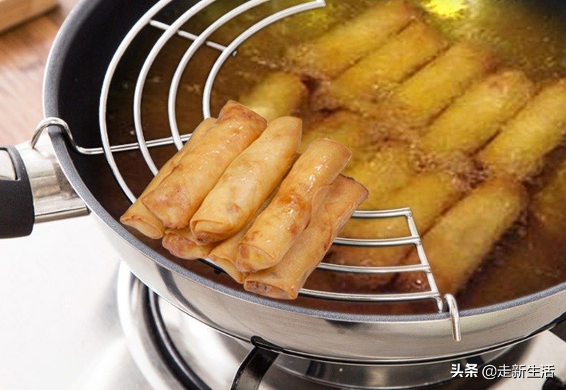 避免炒菜时油花四溅,做菜怕被油溅到