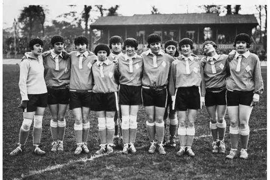 女足踢赢德国,女足这次告捷会不会提高自身待遇