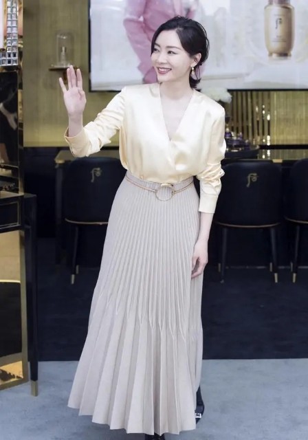 陈数知性优雅穿衣搭配图,陈数最近高级感穿搭