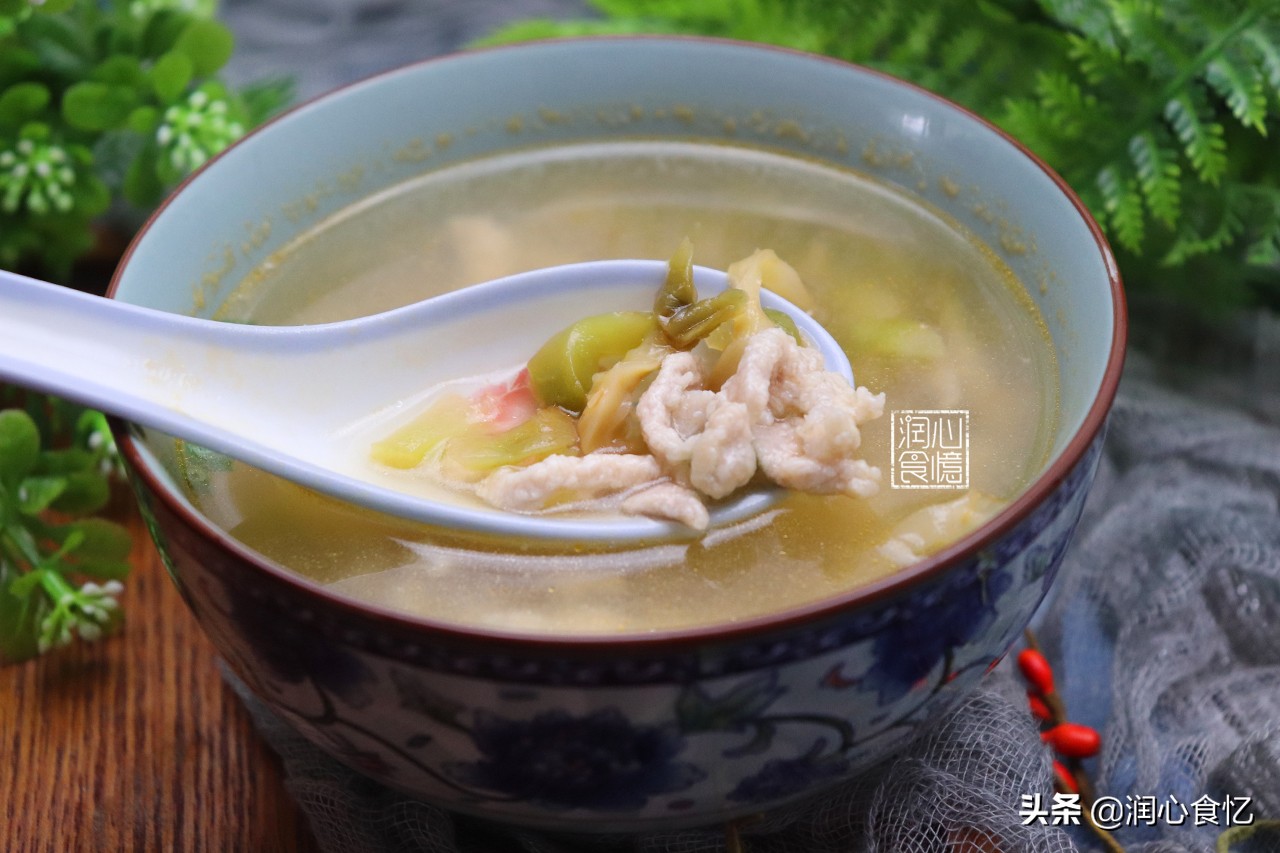 “大陆人吃不起榨菜”，我奢侈一回，用涪陵榨菜做道荤汤，羡慕吧