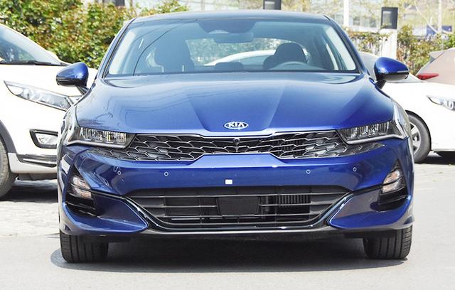 韩系车起亚k5二手车高配,全新起亚k5实车最新的设计