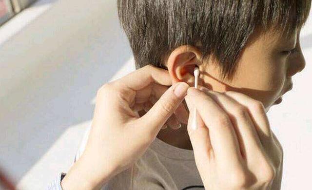 小孩把绿豆塞到耳朵里,小孩耳朵里面塞个绿豆子怎么办