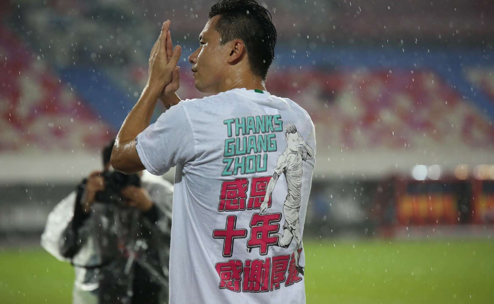 天河体育场恒大球迷助威,广州天河体育场球迷