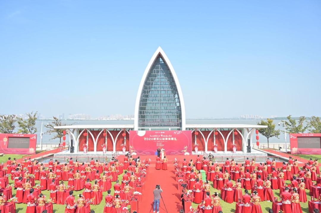 张国荣死亡档案纪实,张国荣去世梅艳芳的表现