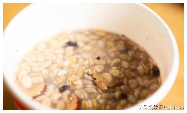 在李佳琦直播间买零食，是个划算的选择吗？