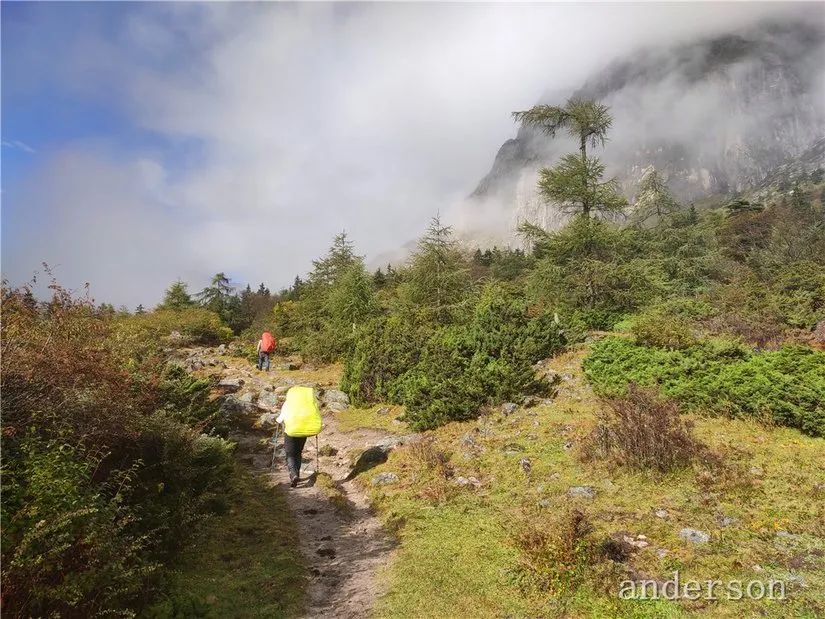 陪着贡嘎过仲秋，深夜听到女生的尖叫（上）