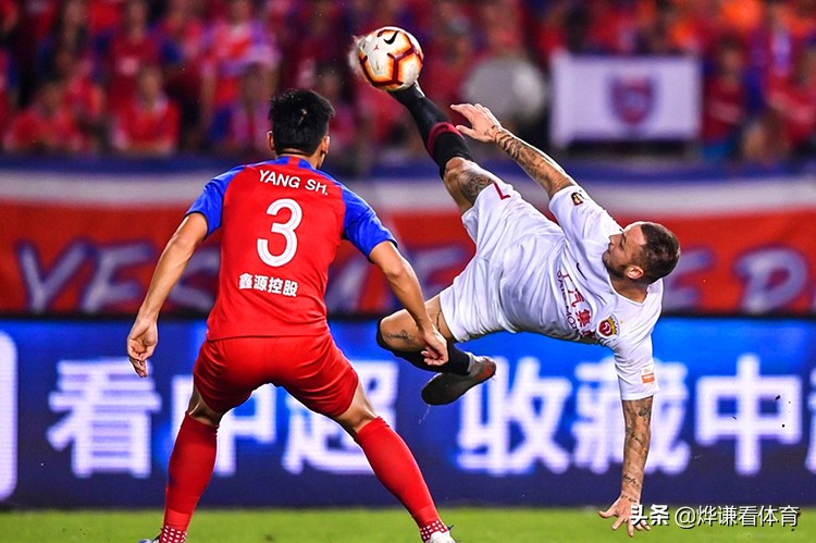 英超首秀杀苏亚雷斯,英超锋霸阵容