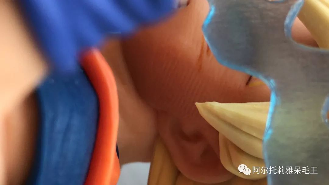 100元皮卡丘的正版手办,100元的正版手办