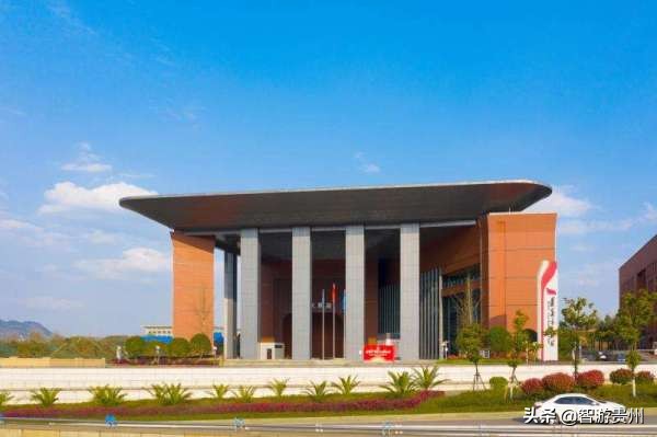 用艺术致敬美好,用艺术诠释青春的气息