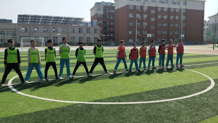 枣庄市建设路小学足球比赛,枣庄薛城区临山小学足球比赛