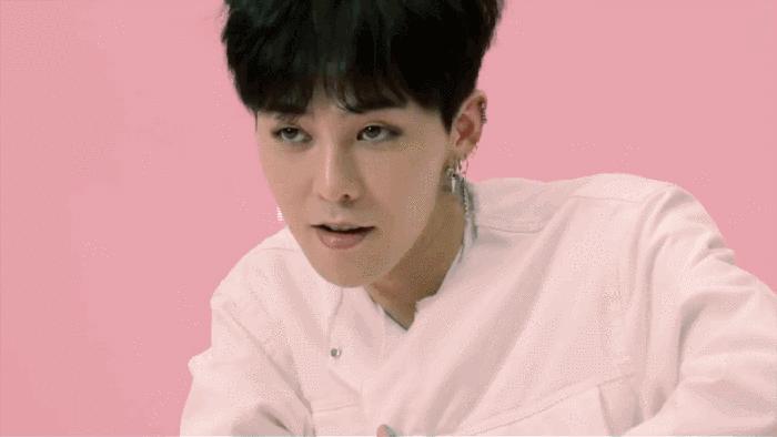 gd权志龙最新时尚排名,gd权志龙蓝色西装白匡威