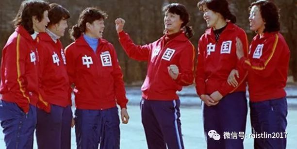 中国校服的问题，可绝不仅仅是丑