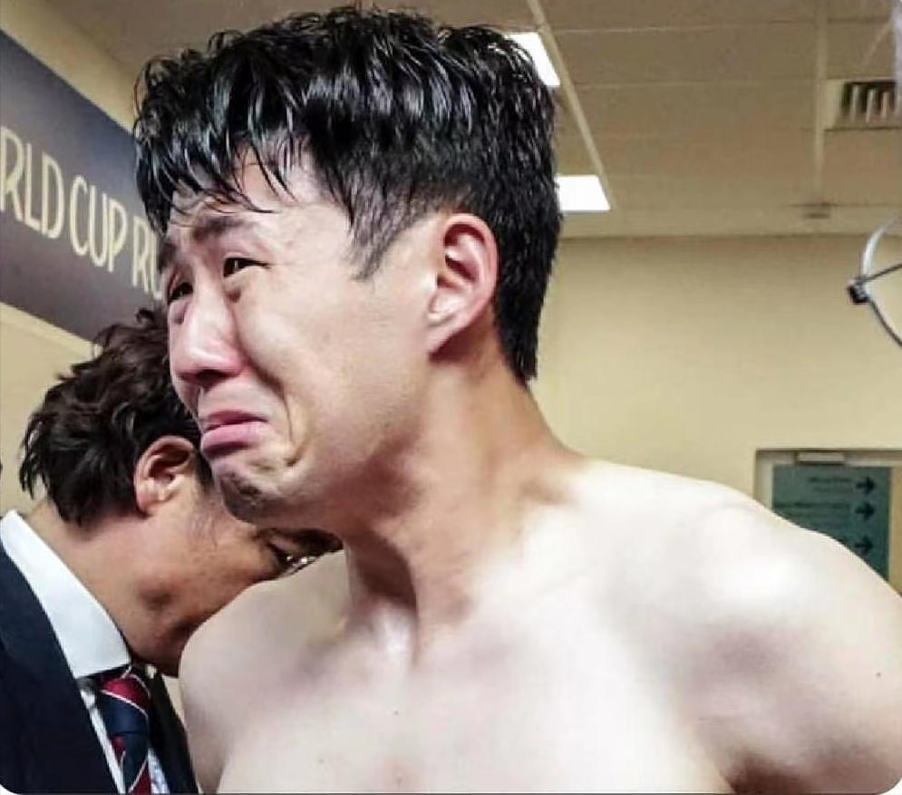 搞笑足球表情包,足球场上的沙雕表情包