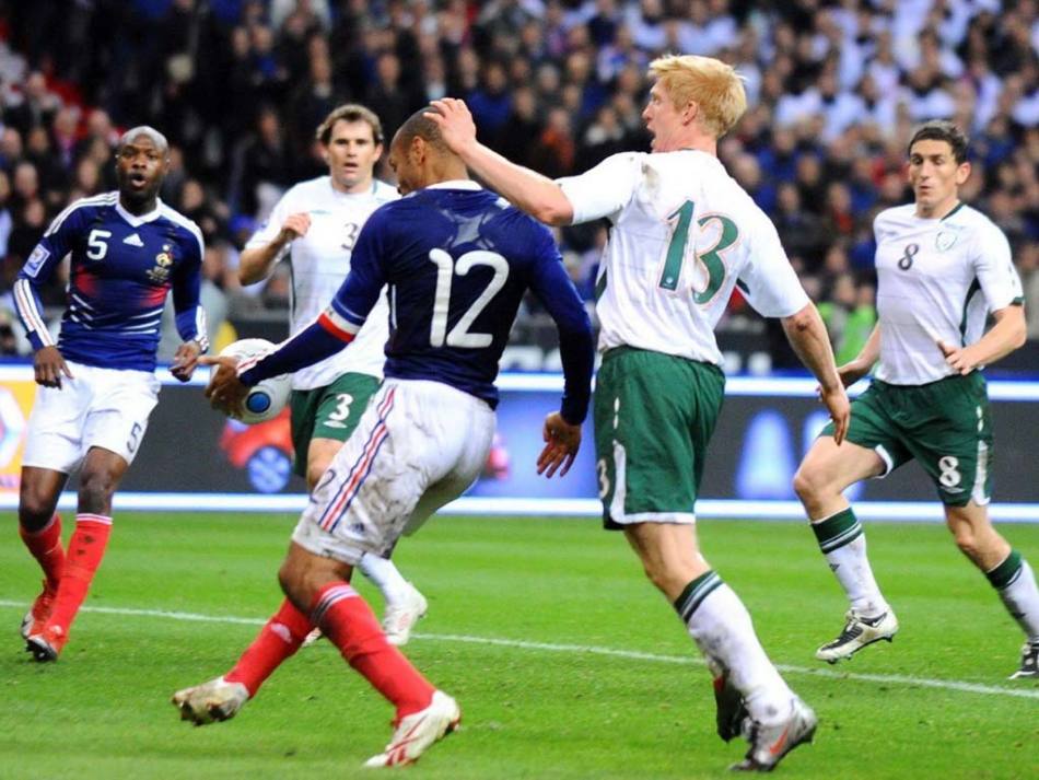 c罗进球被狂摇指质疑裁判,c罗进球被判罚无效英超