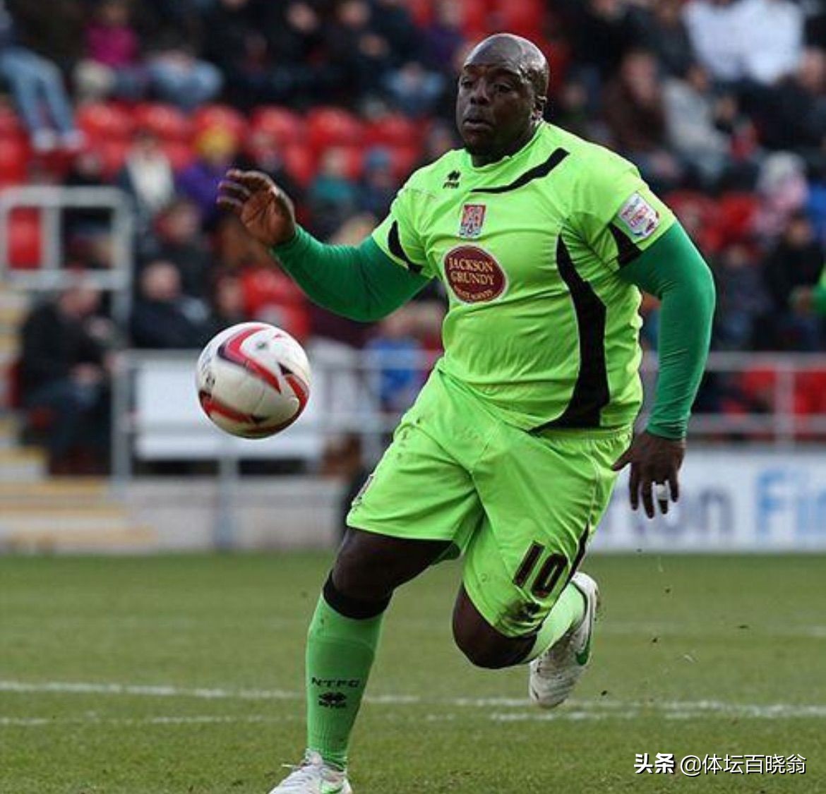 体重200斤的足坛超级锋霸！瓜帅坦言防他得3防1，39岁还在踢