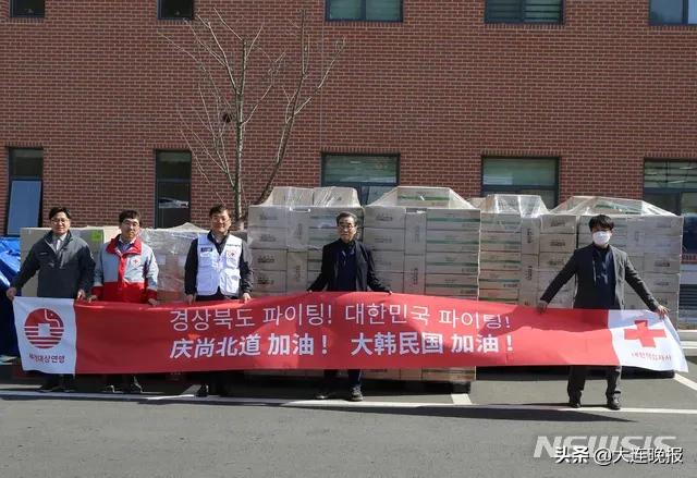 致敬大连最美守护者,大连致敬抗疫英雄图片