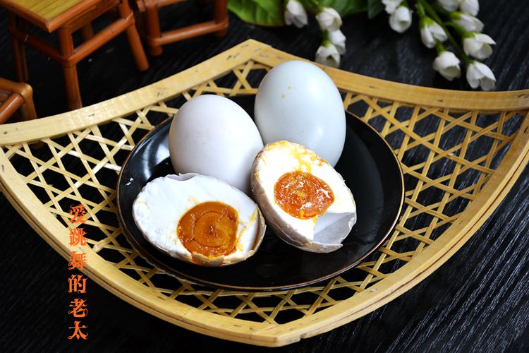 自制咸鸭蛋配粥,做咸鸭蛋卤水可以重复利用吗