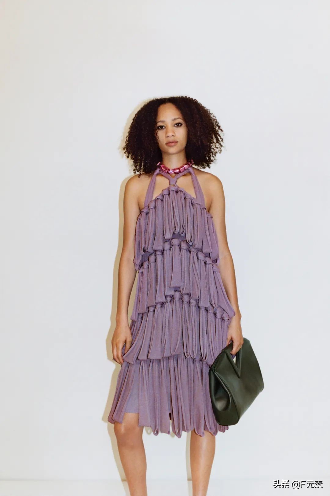 雕刻面料，BV不止有编织：BottegaVeneta2021度假系列