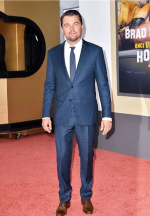 小李子西装走红毯,小李子穿的白色西装