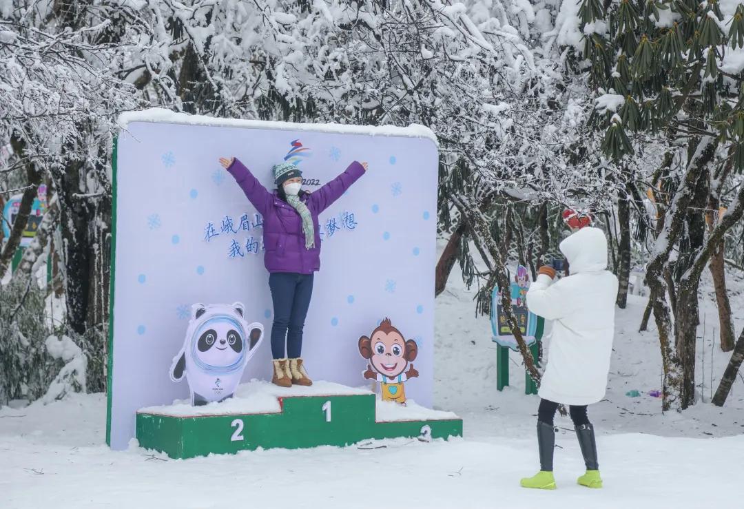 峨眉山滑雪游玩设施,峨眉山滑雪场攻略