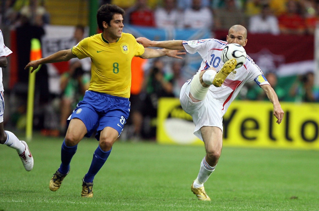 巴西足坛卡卡小罗,巴西足球小罗有多强