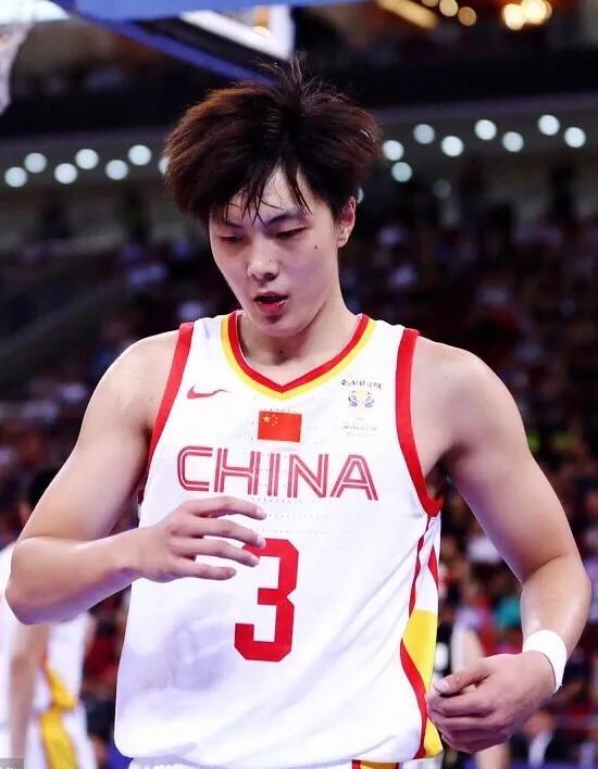 cba球员胡明轩打野球,cba胡明轩圈粉