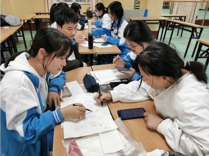 大一新生选社团要慎重，这4个社团“很烧钱”，家里没矿请绕行