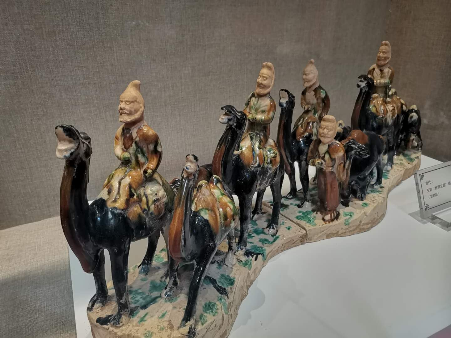 呼和浩特昭君博物院：中外驰名西汉古墓――昭君墓